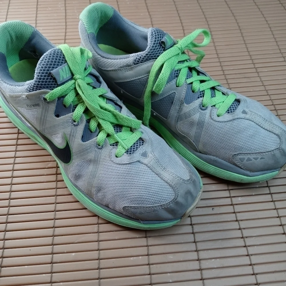 Nike LunarMax+ Running Shoe gray/ green Neon 415323-010 Low Lace Up men's 12 M.